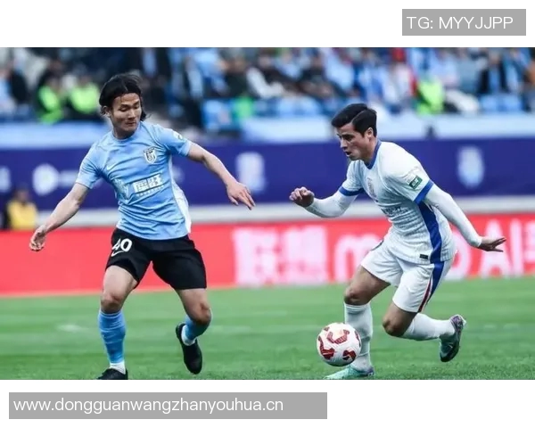 广岛球员失误送机会米内罗头球被解围路易斯补射遗憾中柱