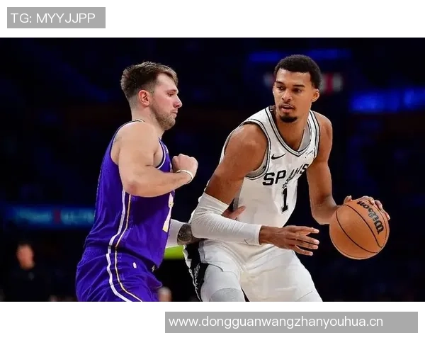 湖人缺少詹姆斯状态低迷半场落后马刺5分东契奇表现出色贡献22分