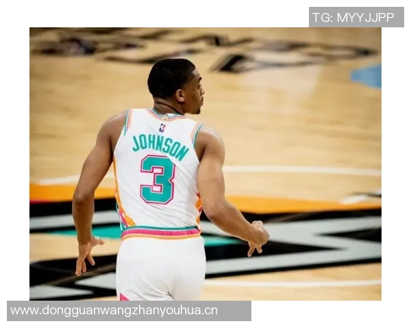 米奇约翰逊盛赞大卫琼斯加西亚适应球队表现出色无所畏惧