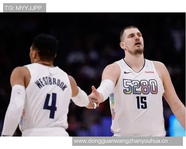 沃尔赞约基奇轻松自如的表现与其他球员拼尽全力形成鲜明对比