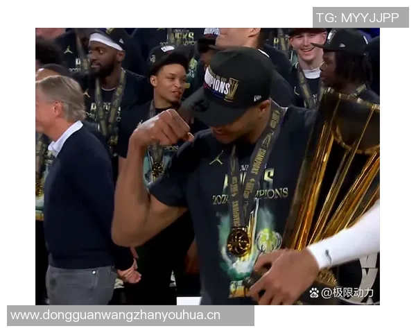 字母哥创历史新高前三场比赛得分破百篮板超四十助攻破十五